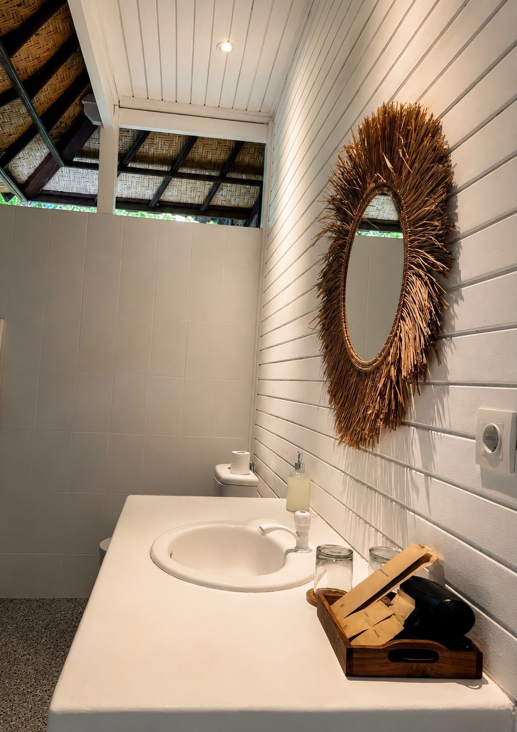 Bathroom in Deluxe Room of Bukit Ancak Lembongan Resort